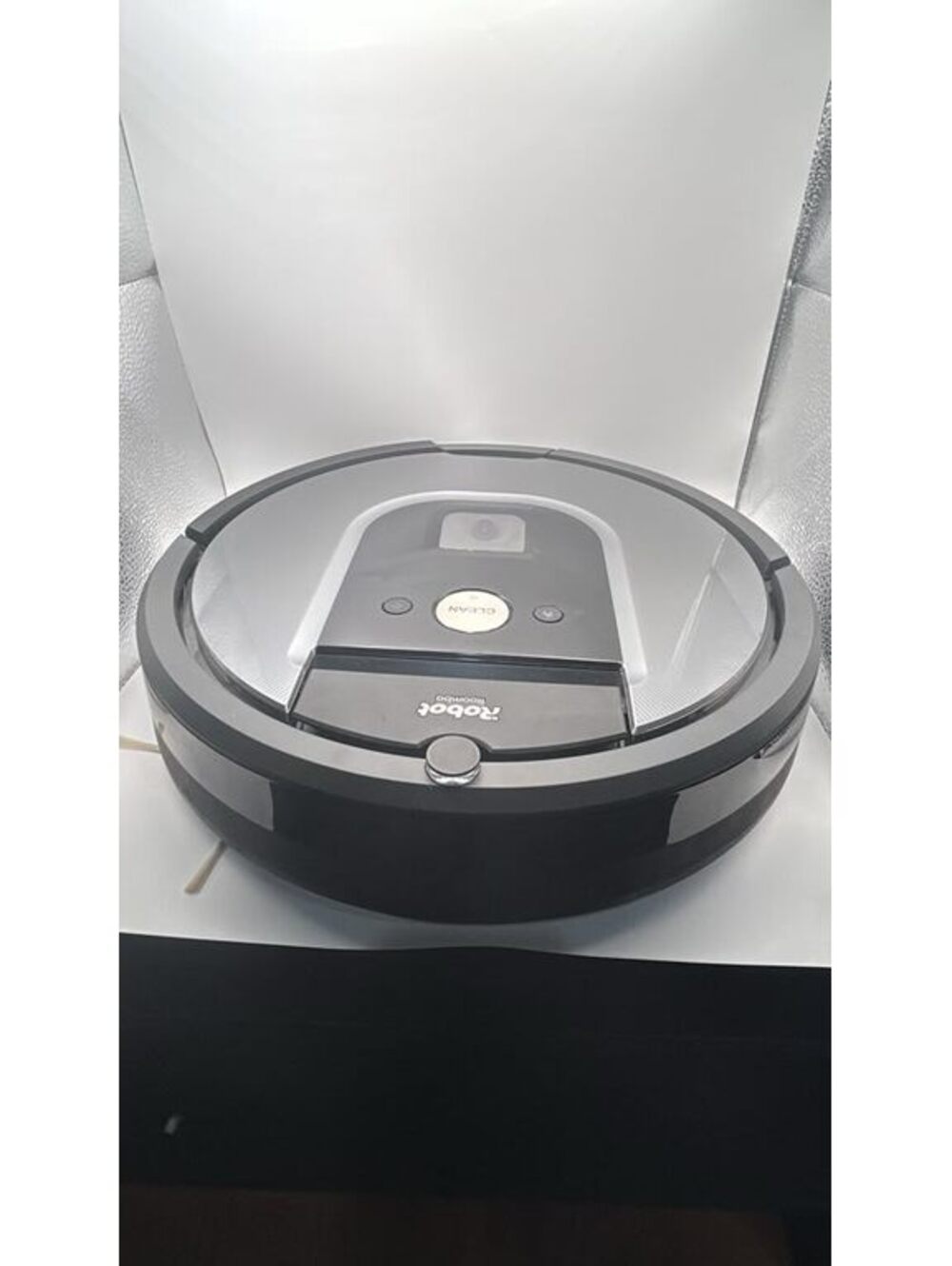 iRobot Roomba 960R Robot Vacuum – FOR PARTS OR REPAIR